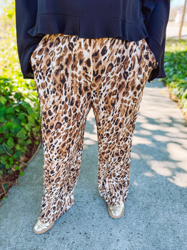 Leopard wide leg pants with elastic waist 